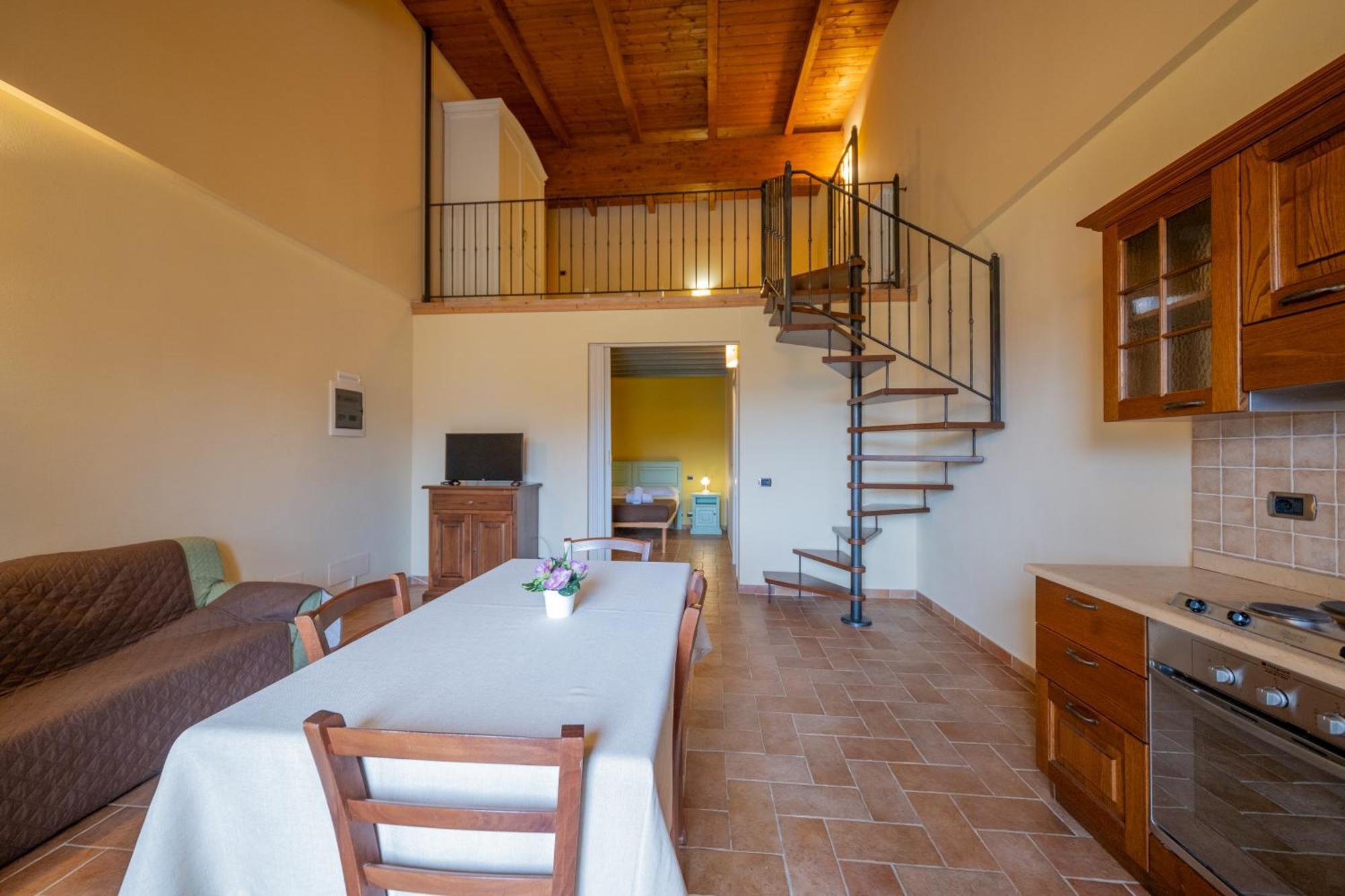 Agriturismo Borgo Biaia Camporgiano Exterior foto